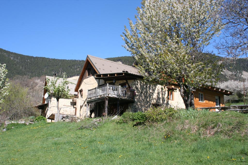 Bed and Breakfast Gite D'Aliege Péone Exterior foto